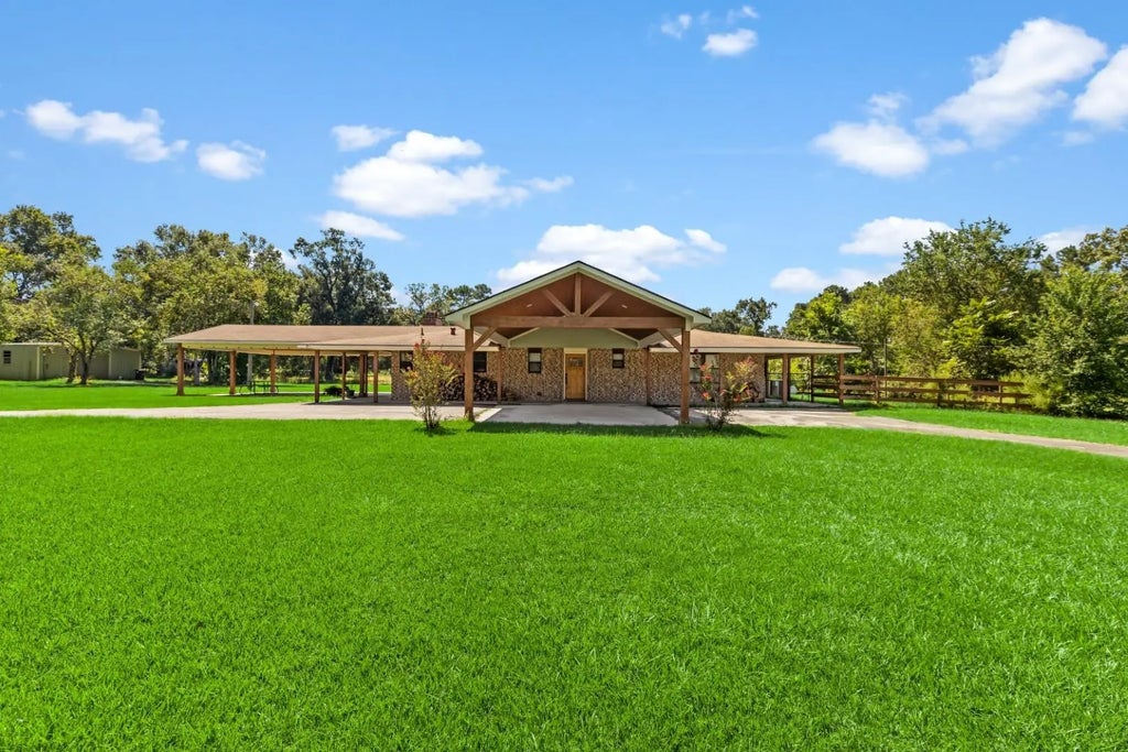 14818 Walker Road, Conroe