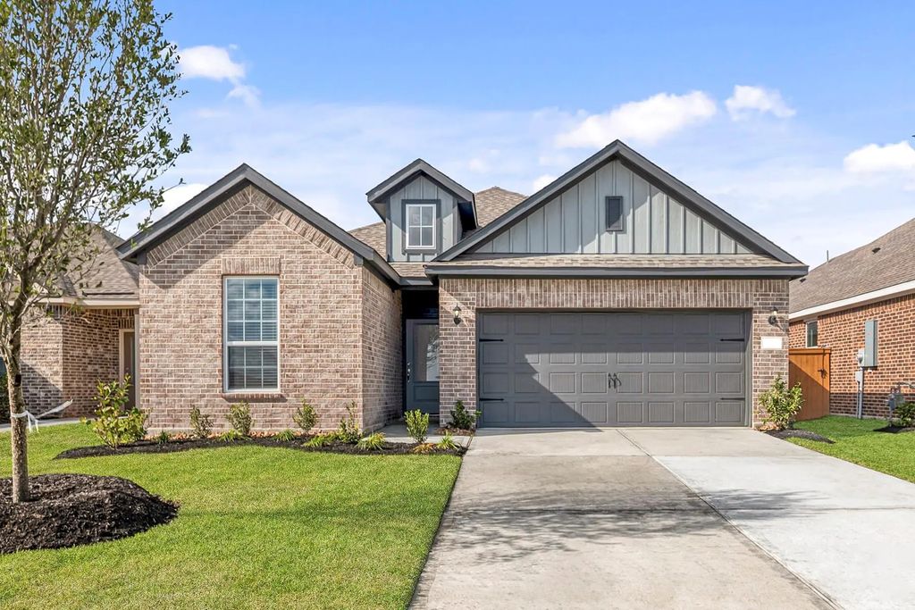 8915 New Jade Drive, Iowa Colony