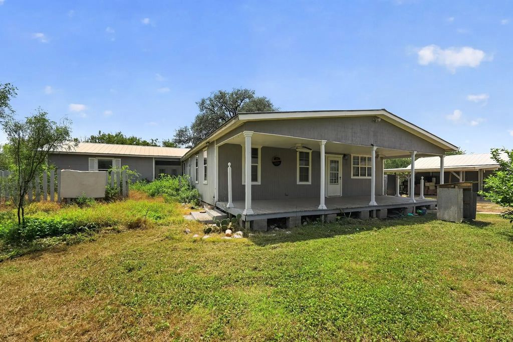 217 County Road 373, Uvalde