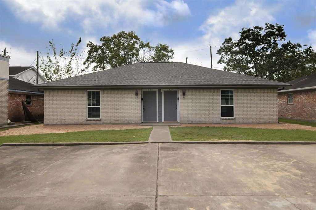 7434 Aljean Lane, Deer Park