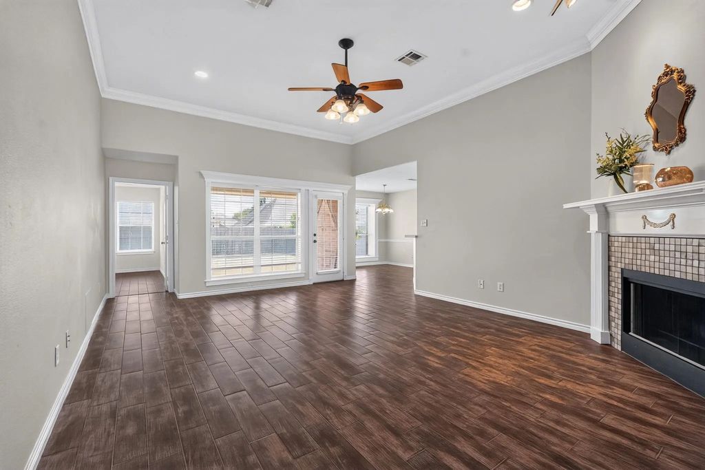 3743 Essen Loop, College Station