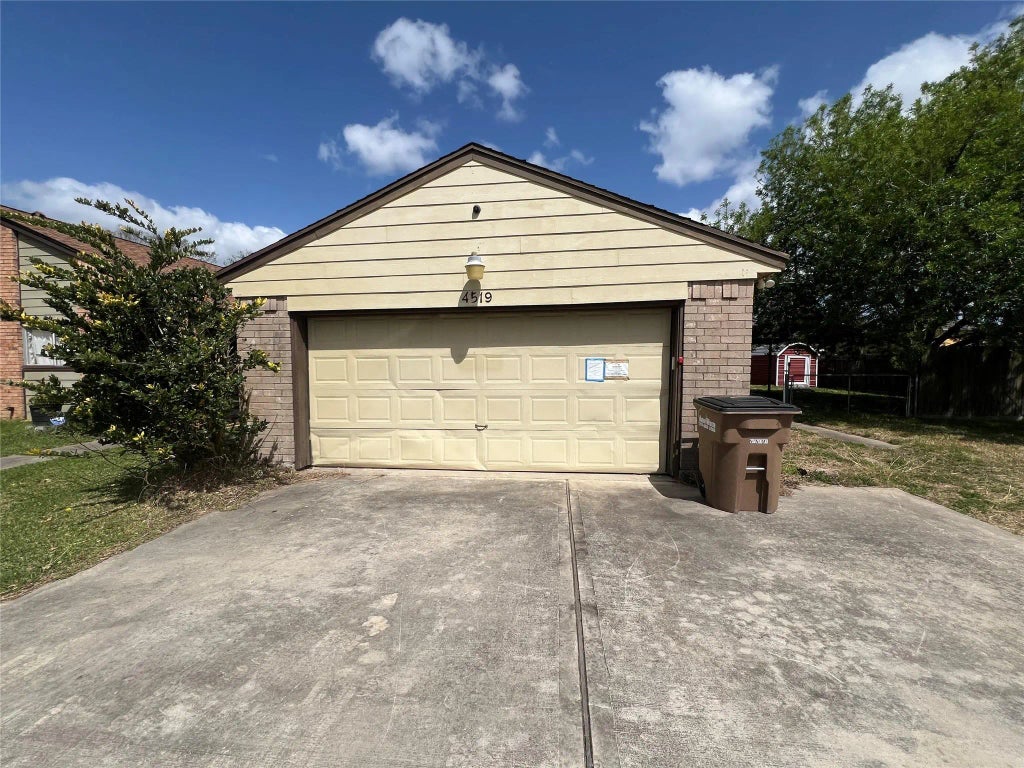 4519 E 24th Street, Dickinson