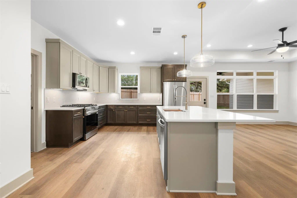 271 S College Street, La Grange