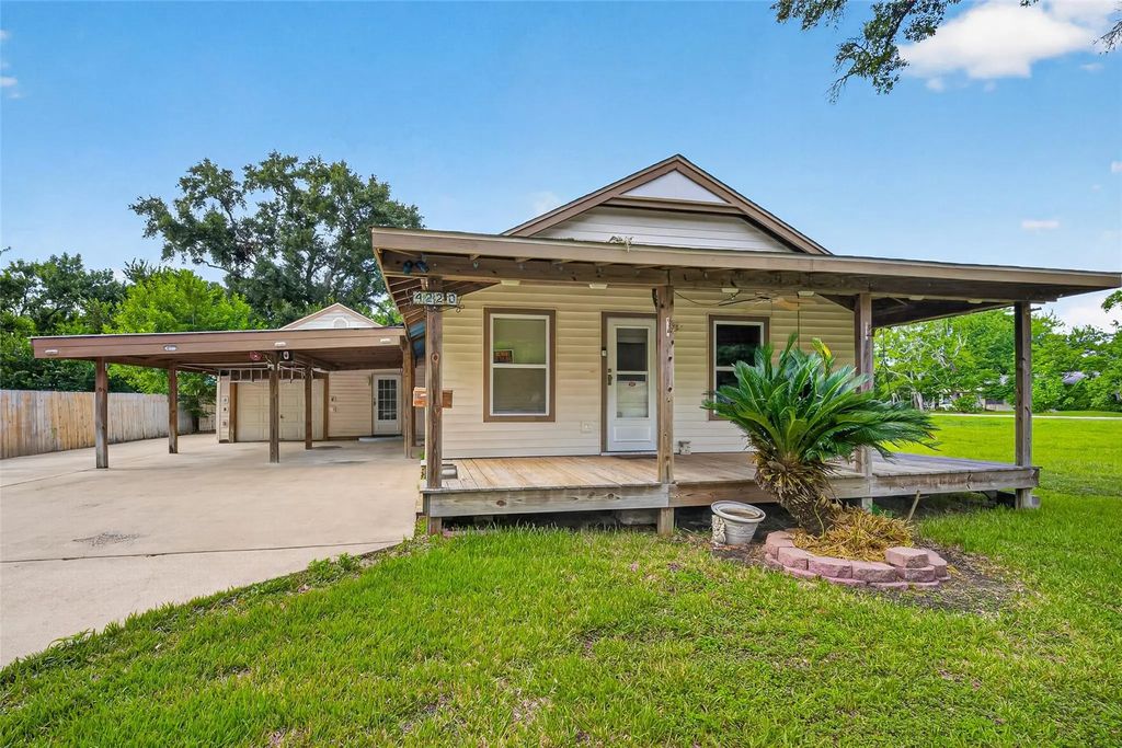 4220 Alabama Avenue, Dickinson