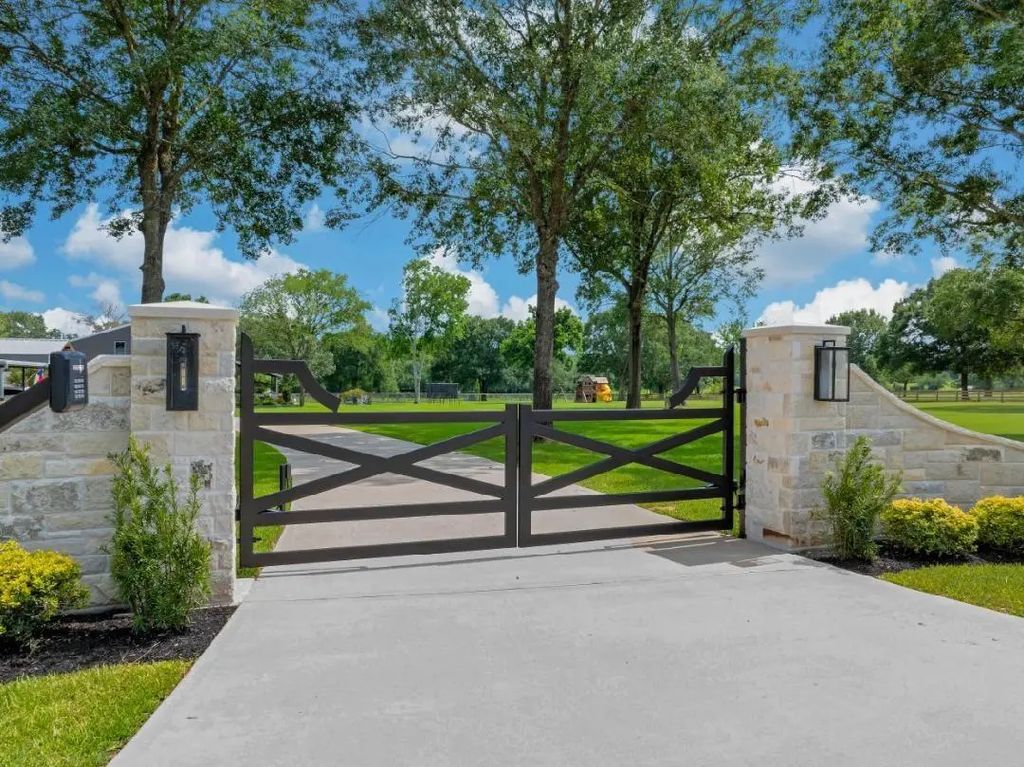18859 Kinkaid Road W, Montgomery