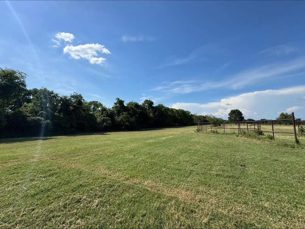 Tract 2 Fm 3060, Midway
