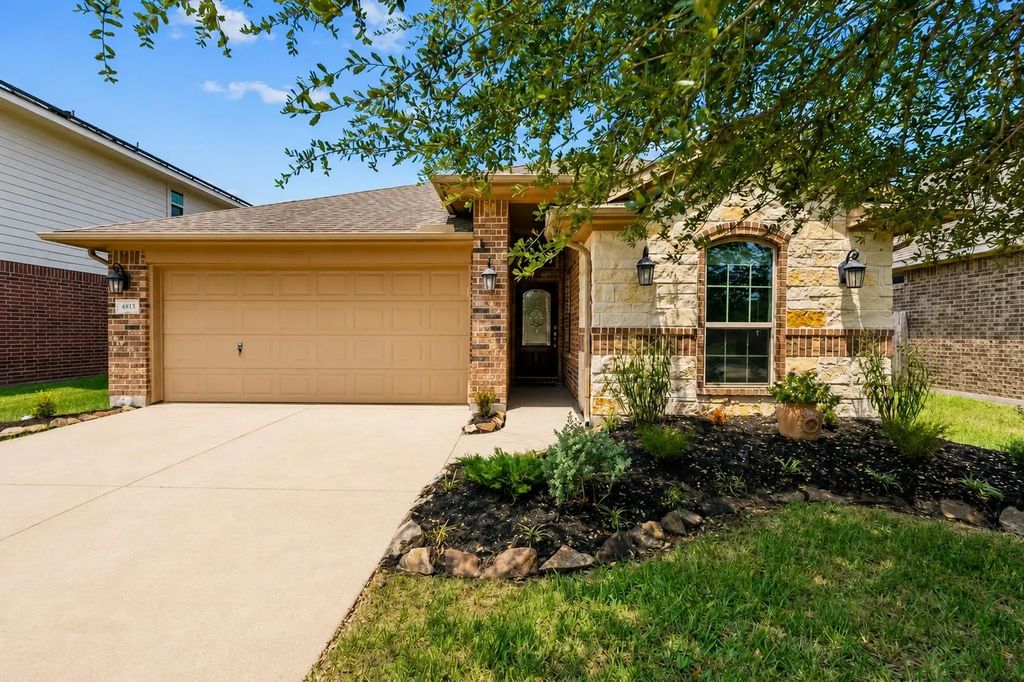 4813 Ladona Court, League City