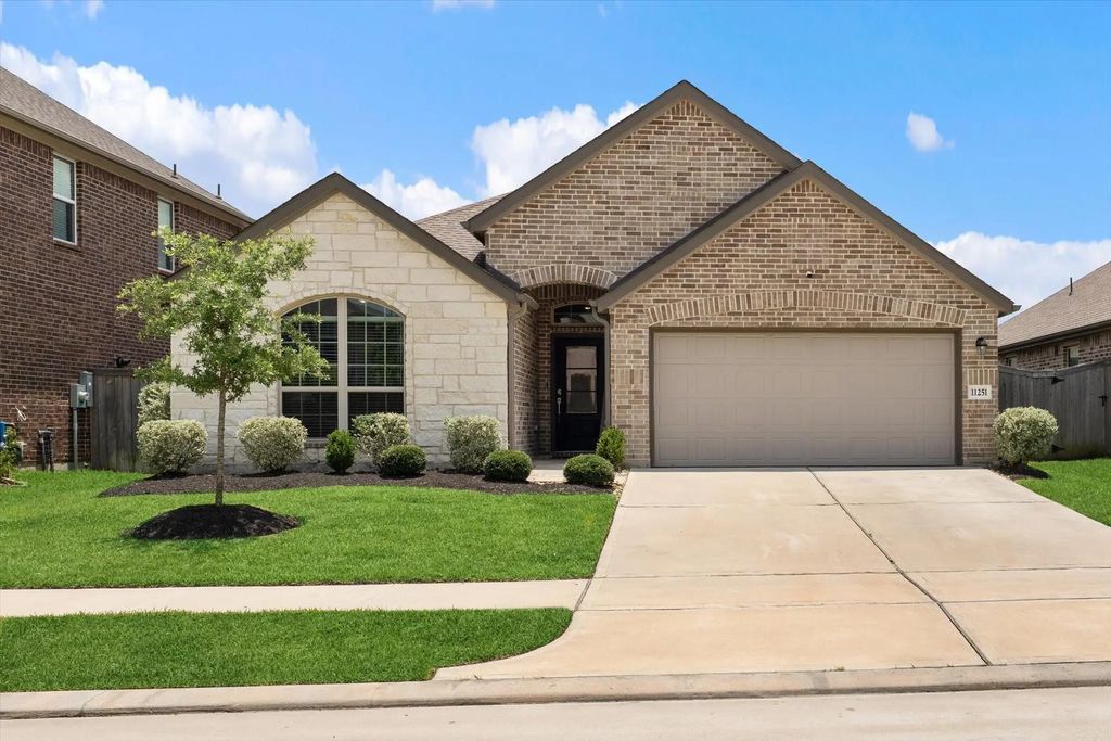 11251 Stirton Drive, Tomball