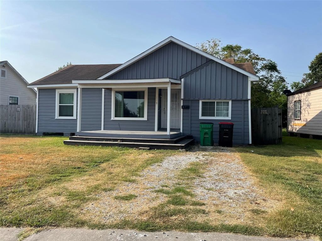 119 E Cleveland Street, Baytown