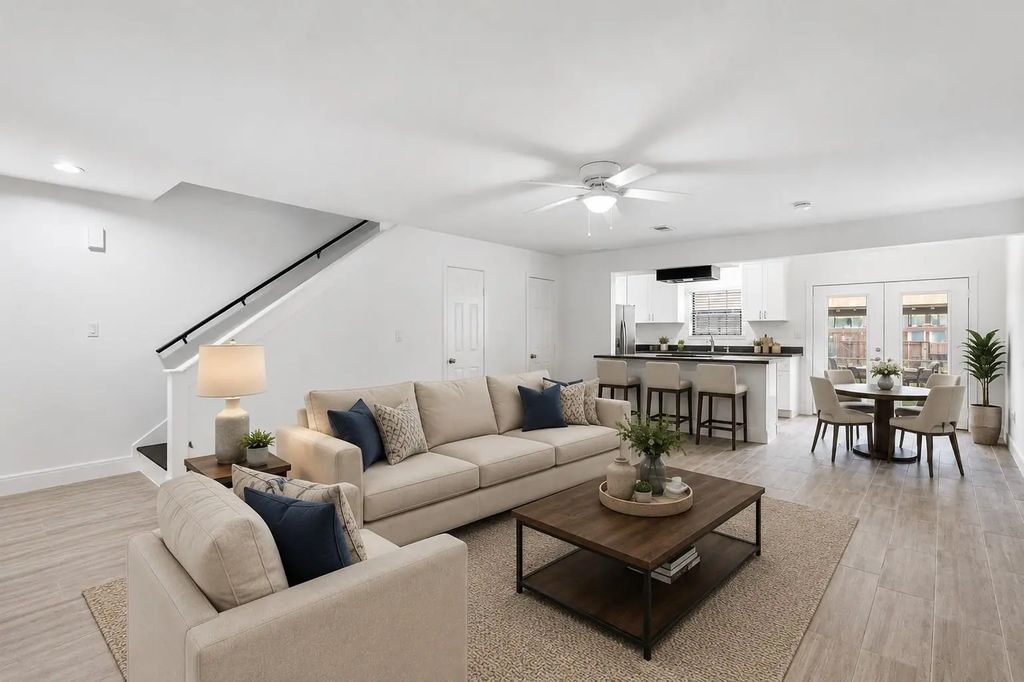 1011 Hamblen Road 205, Kingwood