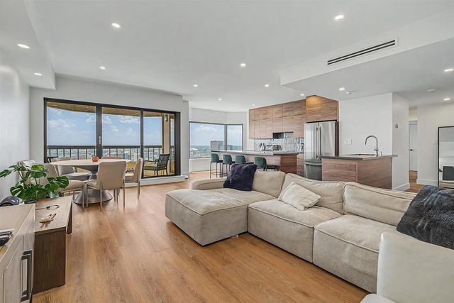 2001 Holcombe Boulevard 3305, Houston