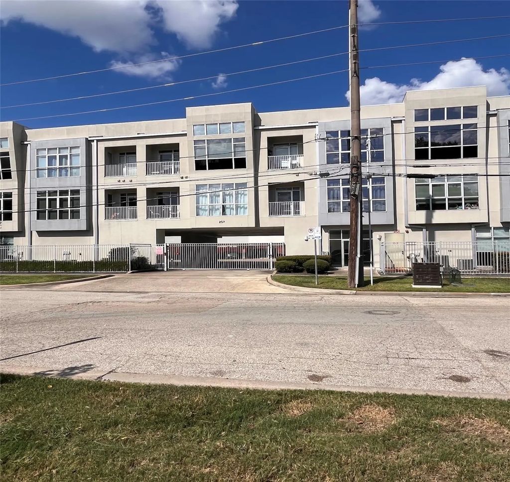 207 Pierce Street 206, Houston