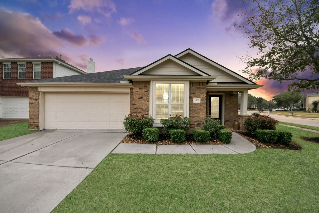 2507 Cypress Springs Court, Pearland