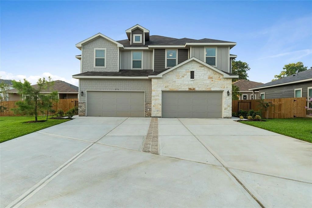 217 Oakcrest, Conroe