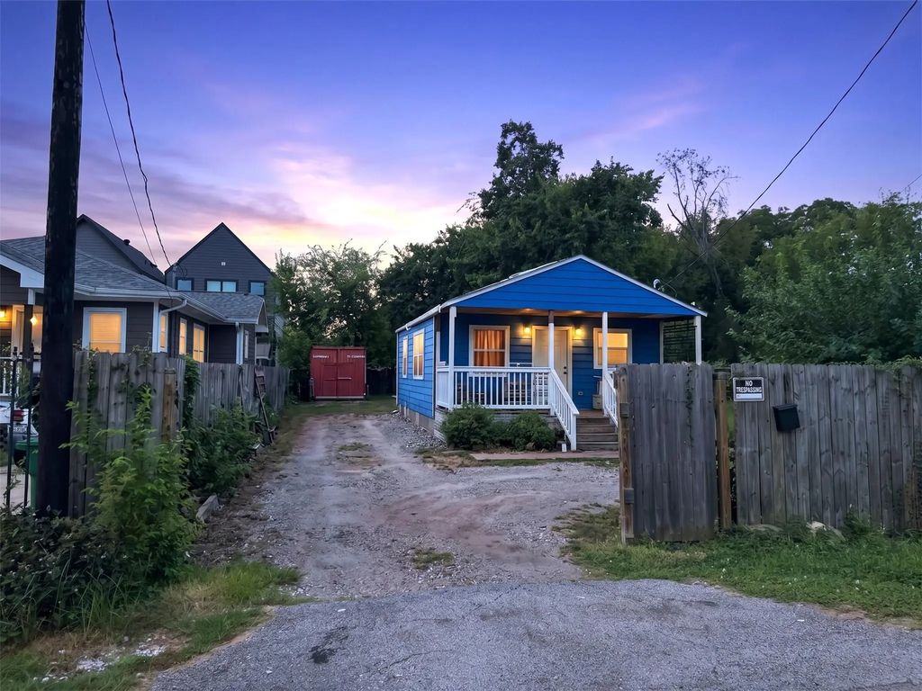 818 E 40th Street, Houston