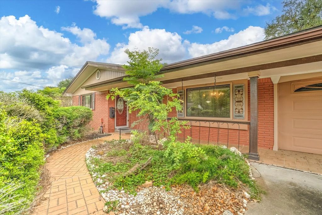 112 Persimmon Lane, Lake Jackson