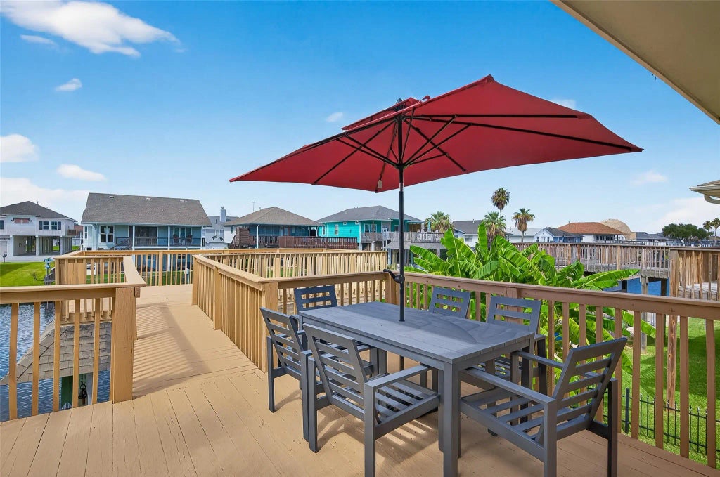 1016 Redfish Street, Hitchcock