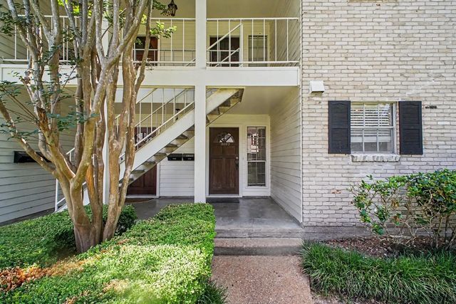 13022 Trail Hollow Drive 3022, Houston