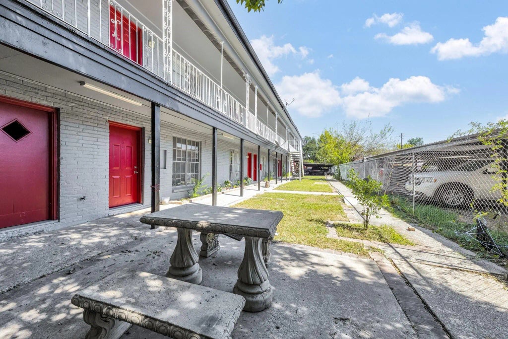 3040 Golfcrest Boulevard 2, Houston