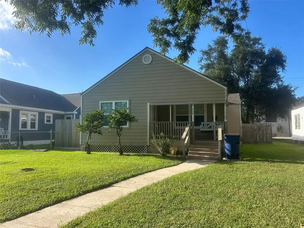 428 10th Avenue North, Texas City