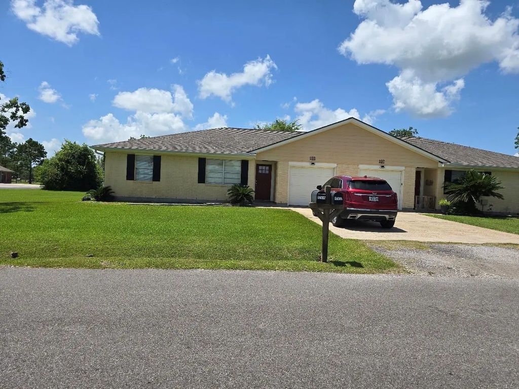 17415-17417 Fir Road, Alvin