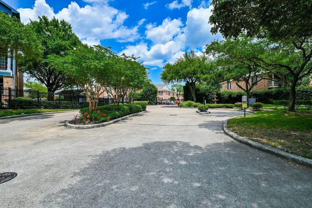 2255 Braeswood Park Drive 255, Houston