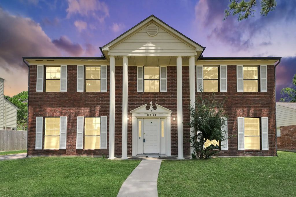8411 Sunny Ridge Drive, Houston