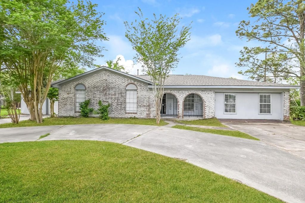 2811 26th Street, Dickinson