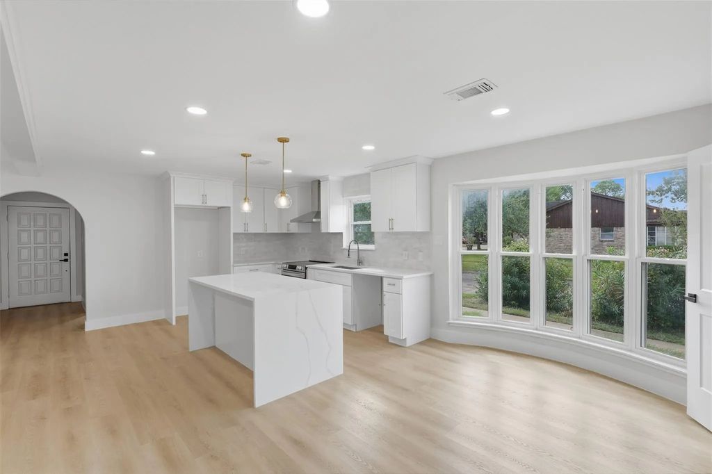 8114 Pella Drive, Houston