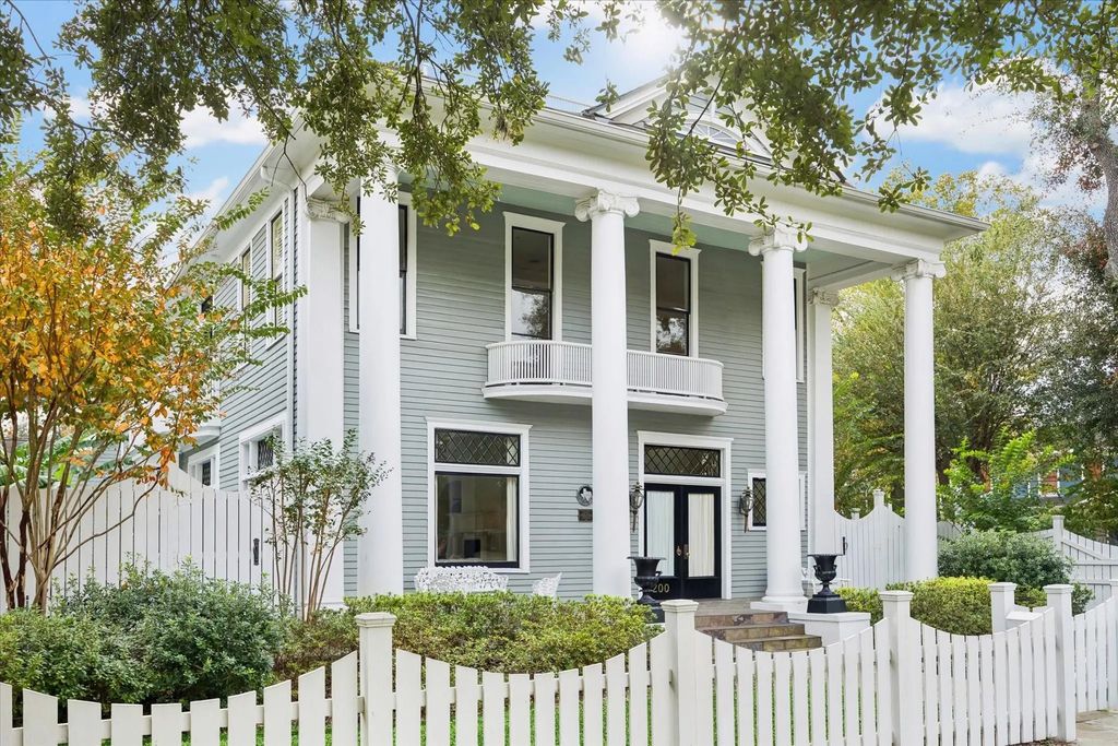 200 Westmoreland Street, Houston