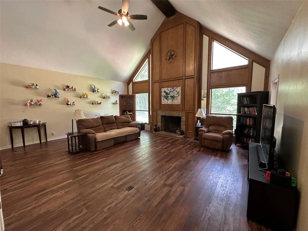 180 Laurie Lane, Silsbee