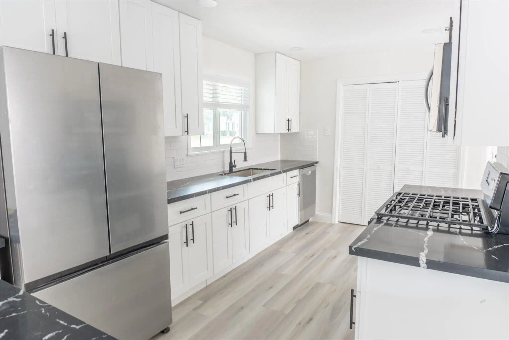 609 Oak Harbor Drive, Houston