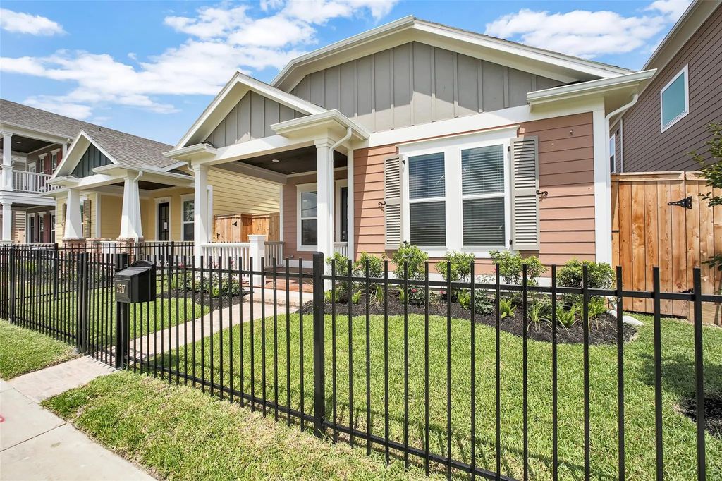 2517 S Houston Avenue, Pearland
