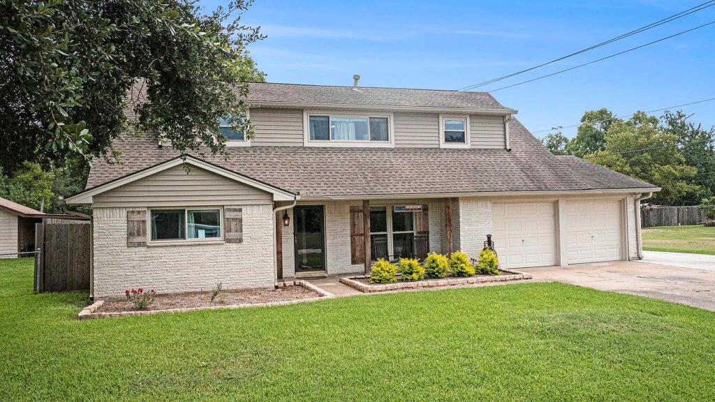 301 Mimosa Drive, Hitchcock