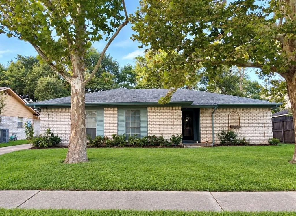1326 Barrowgate Drive, Sugar Land