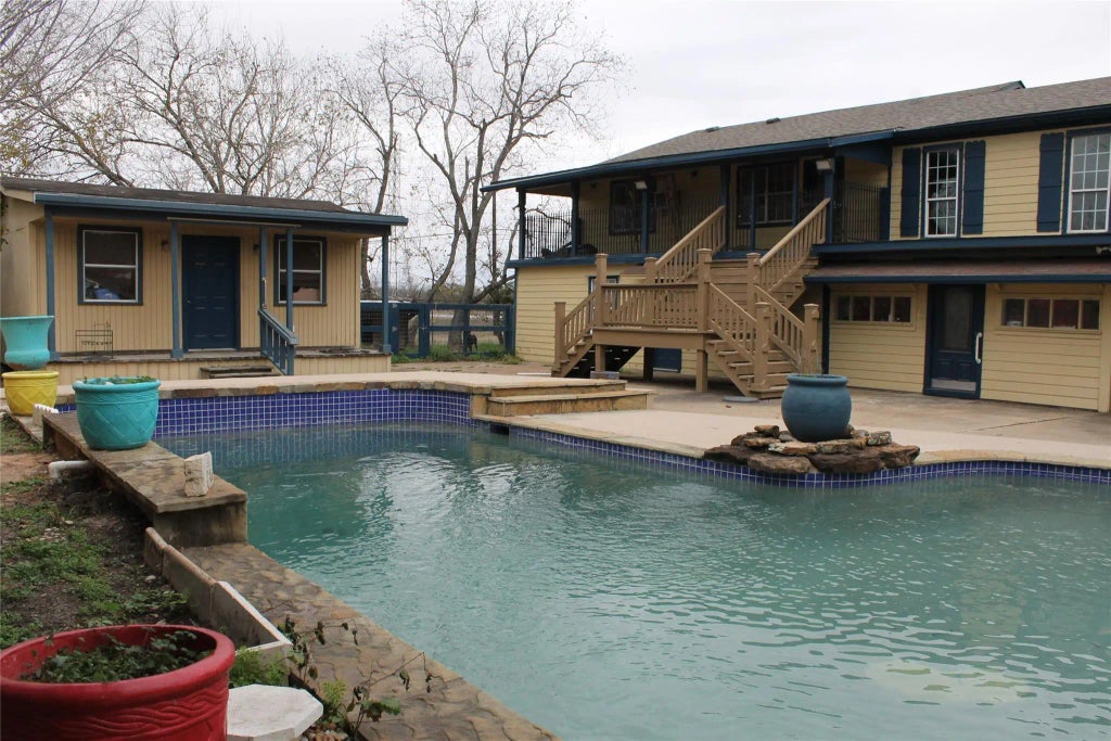 1111 Spur 529, Rosenberg