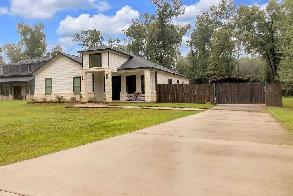 195 County Road 3667, Splendora