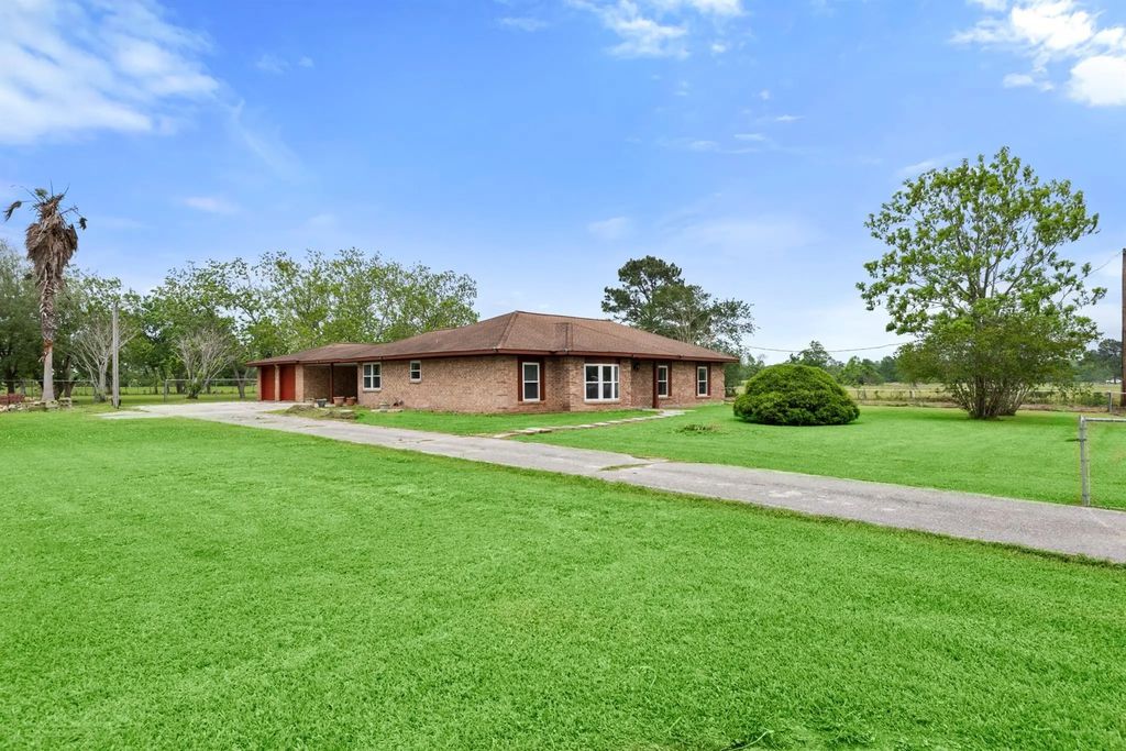 318 County Road 296d, Alvin