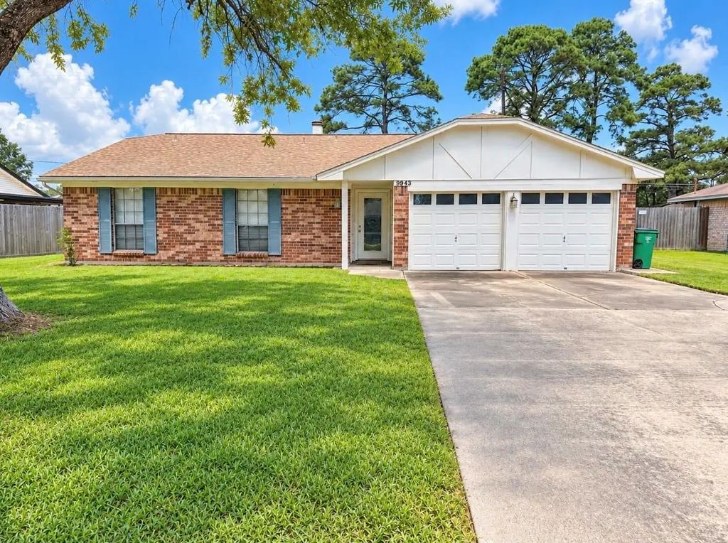 9943 Bayou Woods Drive, Baytown