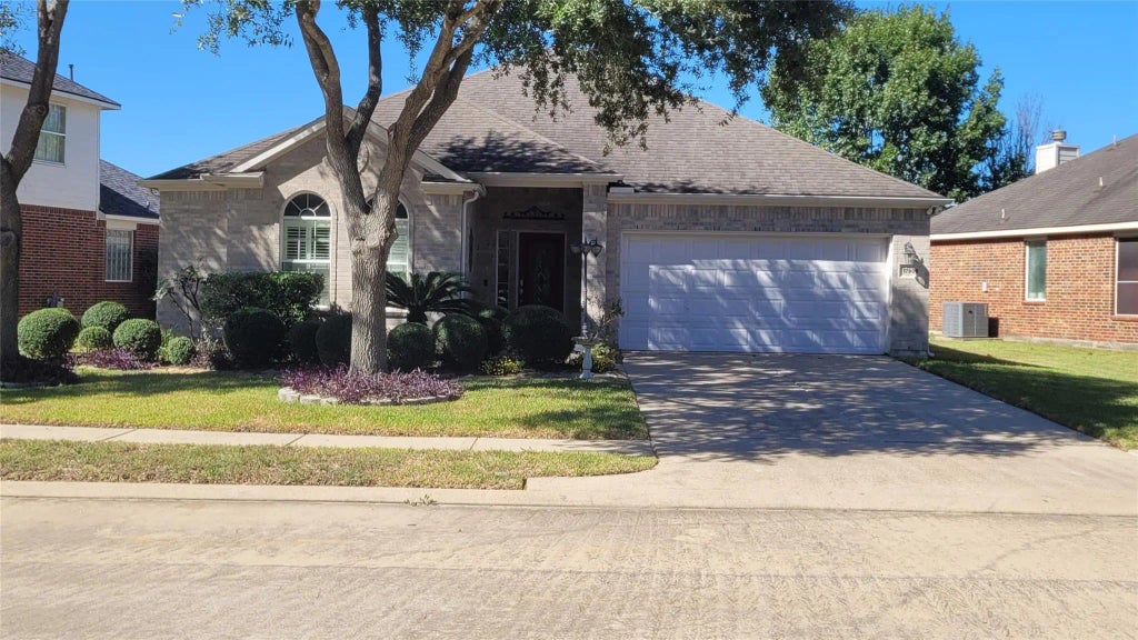 17906 Castle Heath Lane, Houston