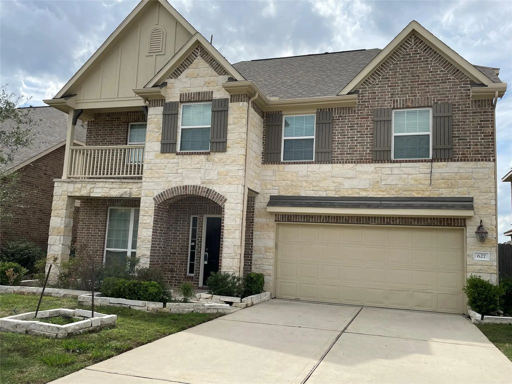 627 Oak Circle Drive E, Conroe
