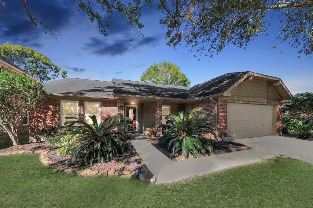 4811 Meadowglen Drive, Pearland