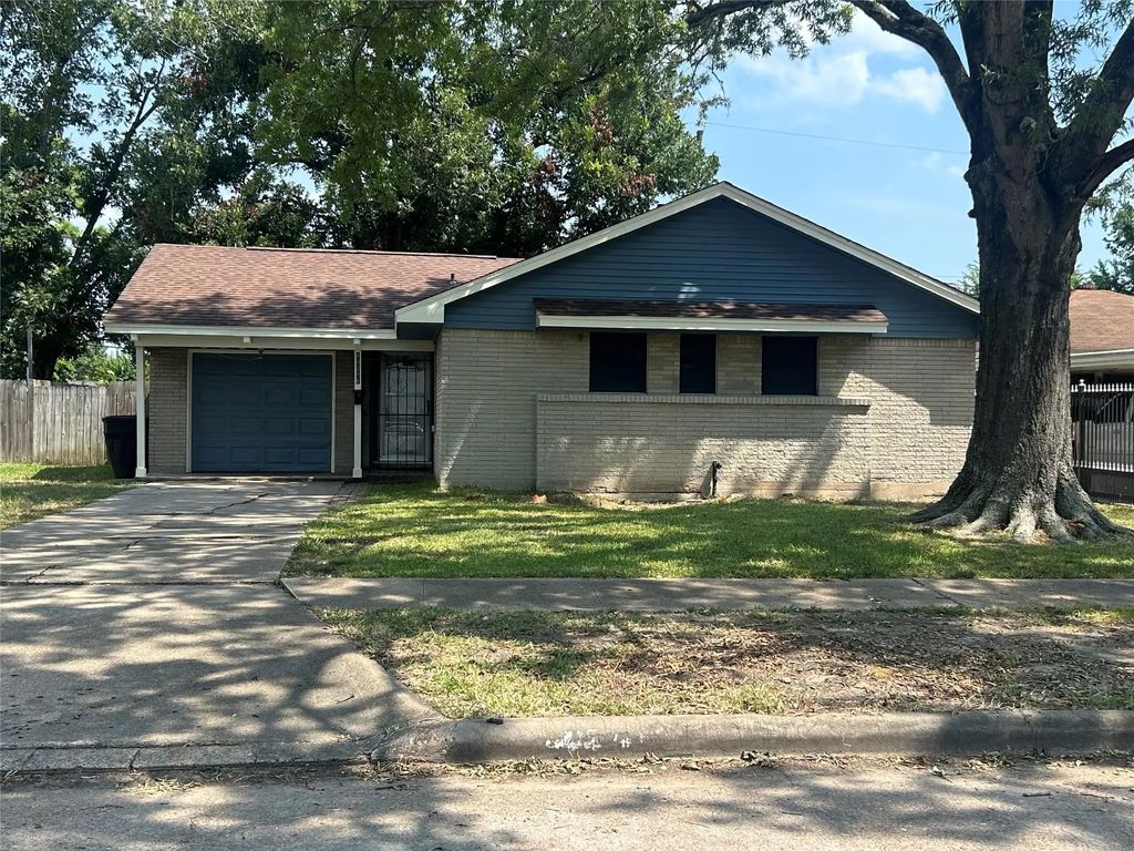 10211 Hinds Street, Houston