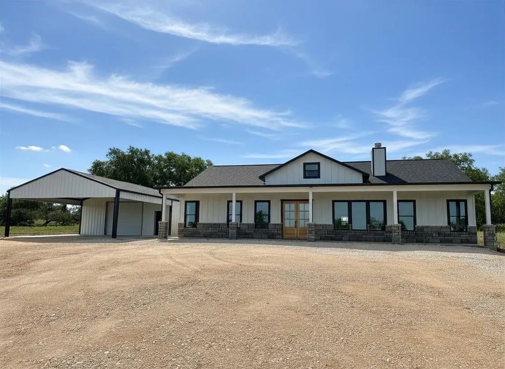 3880 Hranicky Rd, Schulenburg