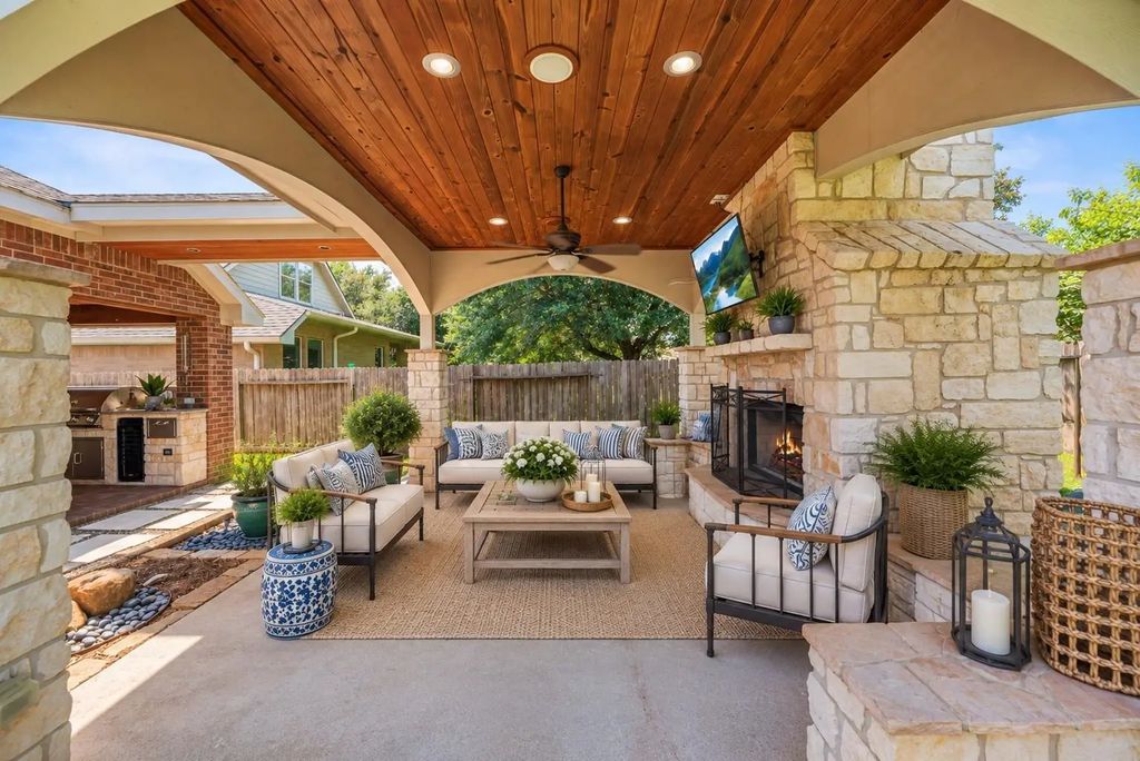 18334 N Elizabeth Shore Loop, Cypress