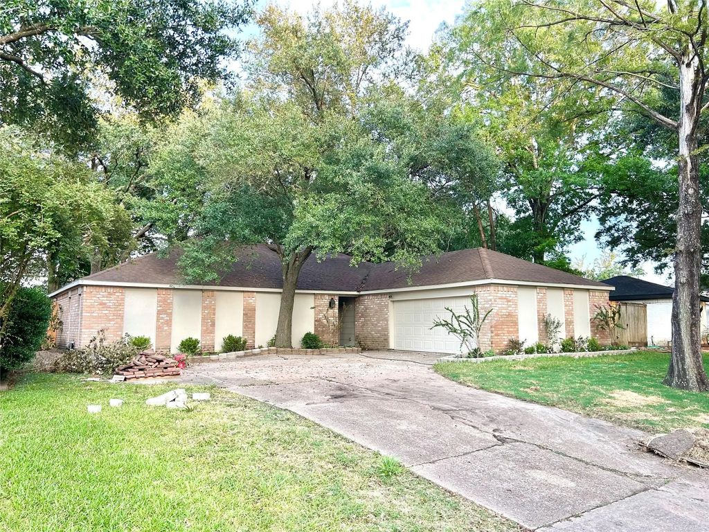 963 Coachlight, Houston