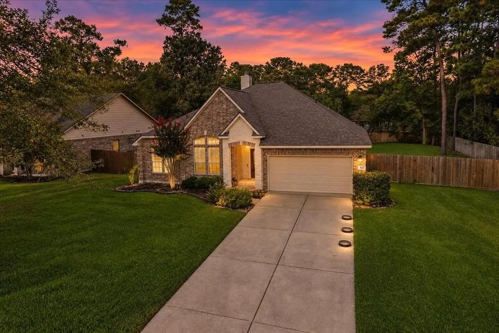 903 Douglas Fir Drive, Magnolia