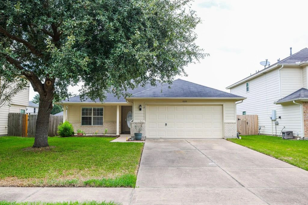1006 Harrisburg Court, Rosenberg