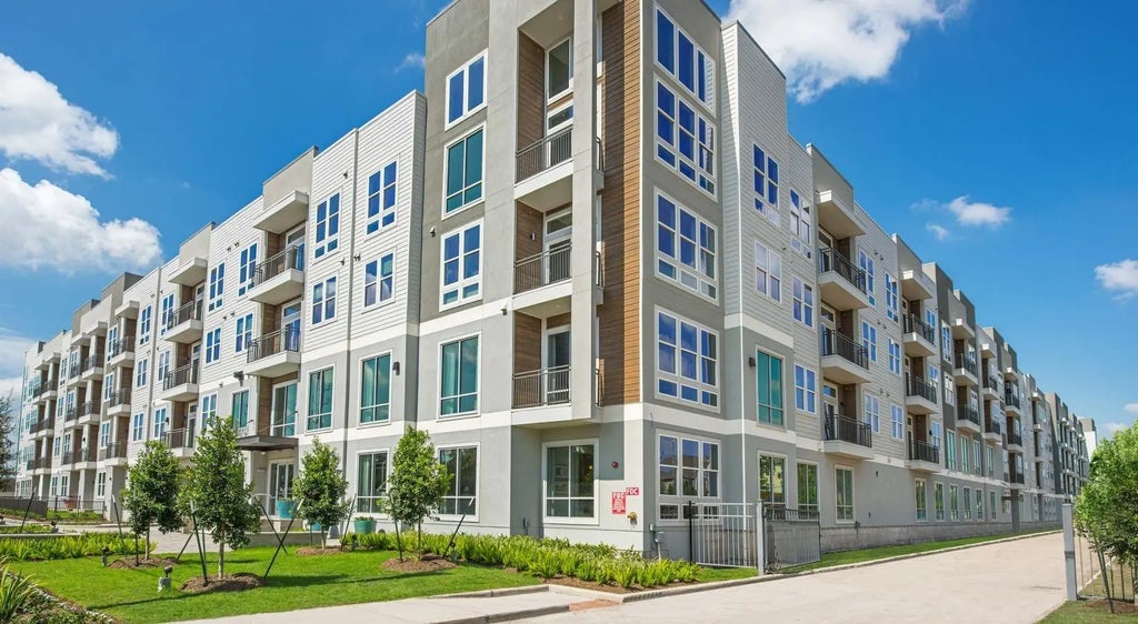 9330 Main Street 450, Houston