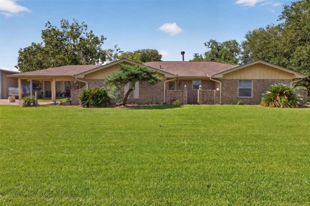 1228 Cook Road, Winnie